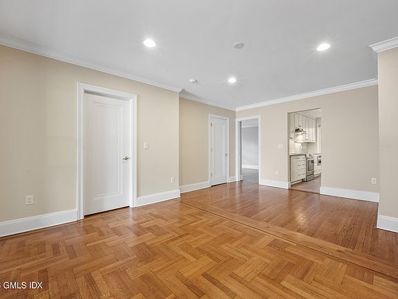 4th image of 25 W Elm St APT 10