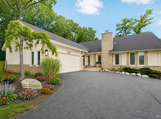 6401 Apple Grove Ln, Bloomfield Hills, MI 48301