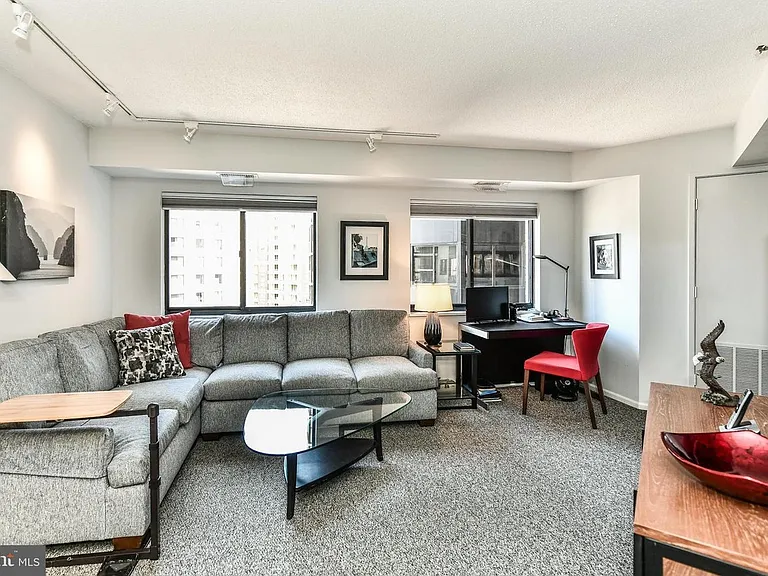 900 N Stafford St #1410 — Photo 1