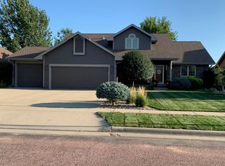 2504 Valley Rd, Yankton, SD 57078