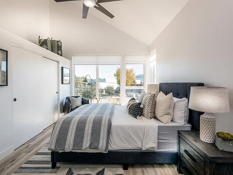 6417-6422 N Figueroa St — Photo 10