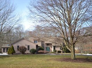 16 Village Dr, East Lyme, CT 06333