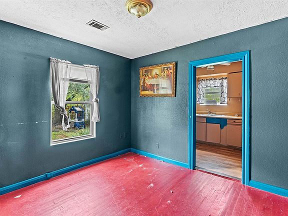 5th image of 213 Olive Ave