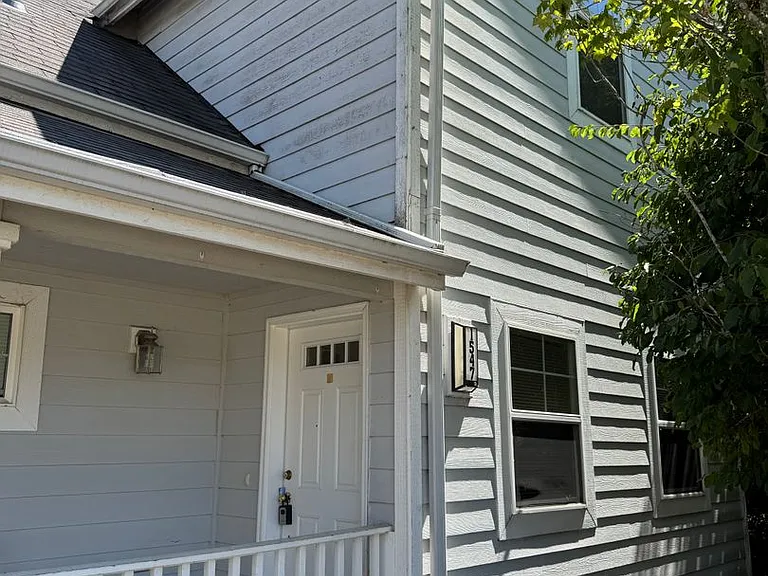 1547 Lincoln St — Photo 2