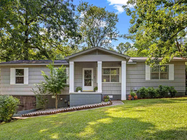 832 Rosilyn Ln, Gardendale, AL 35071