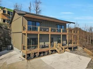 833 Village Loop Rd, Gatlinburg, TN 37738