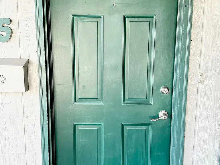 1057 Melrose — Photo 9