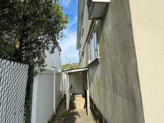 3rd image of 65 Lincoln St