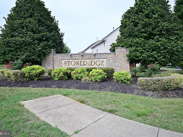 9172 Granite Ct — Photo 2