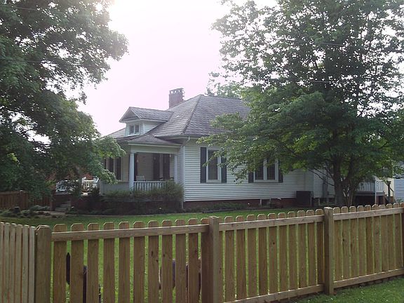3rd image of 3001 Sanders Dr