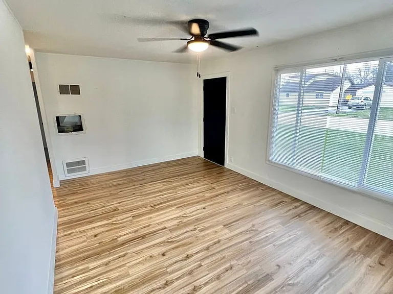 4737 Pinecrest Dr — Photo 2