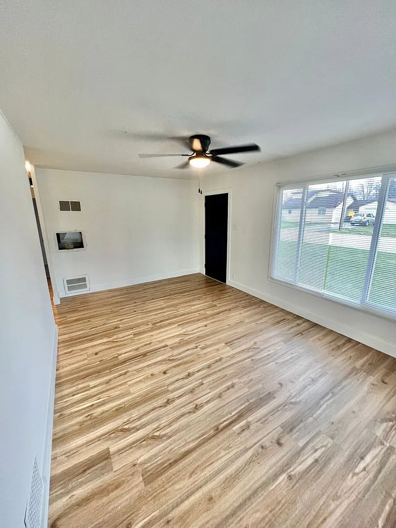 Building Photo - 4737 Pinecrest Dr