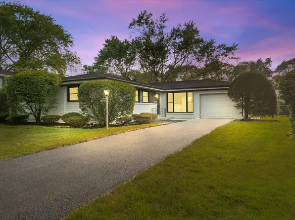 114 S Waverly Pl, Mount Prospect, IL 60056