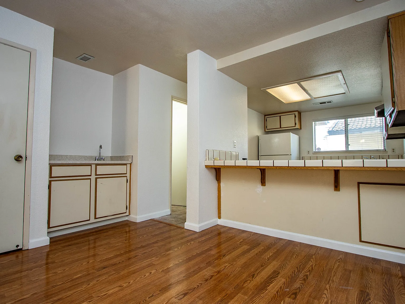 2 bed, 2.5 bath, 1368 sqft, $1,950 — Photo 3