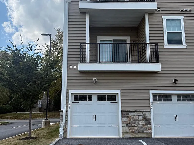 201 Charles Ellis Dr #201 — Photo 16