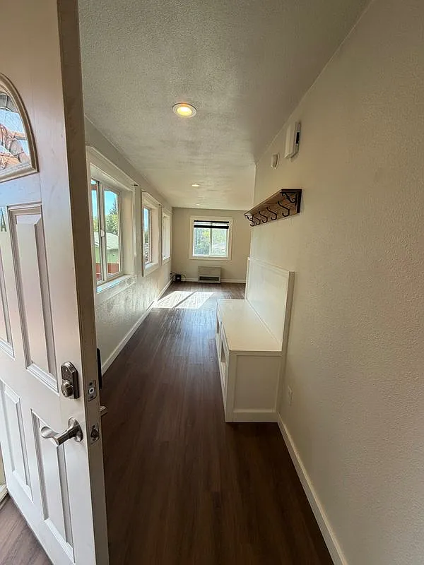 3 bed, 2.0 bath, 1080 sqft, $2,250 — Photo 3