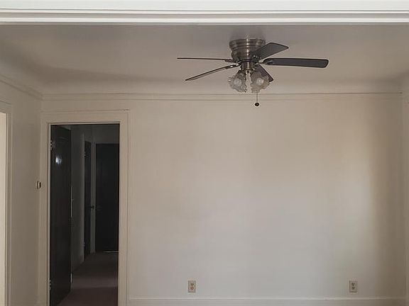 4th image of 3020 Fullerton Ave