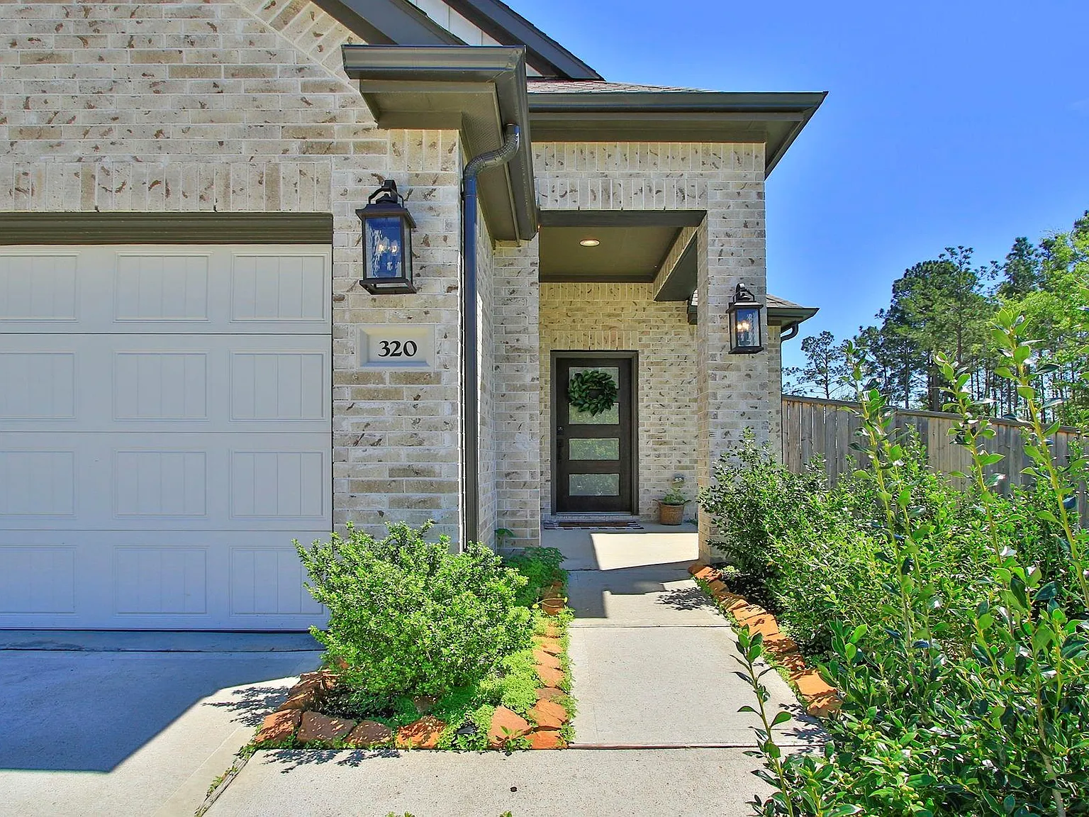 3 bed, 2.0 bath, 1564 sqft, $2,900 — Photo 4