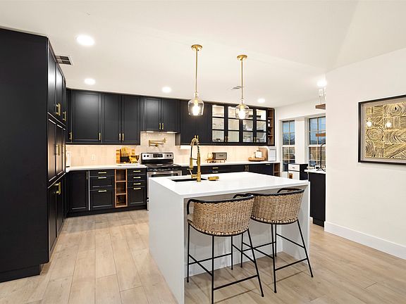 2nd image of 1121 Pierce Rd