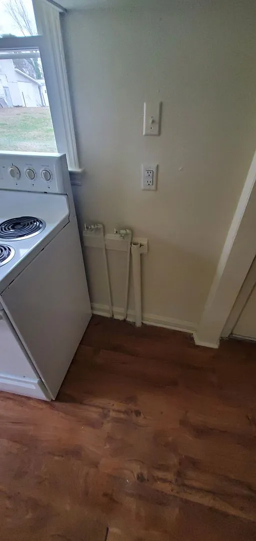 3 Bedroom 1 Bathroom House — Photo 3