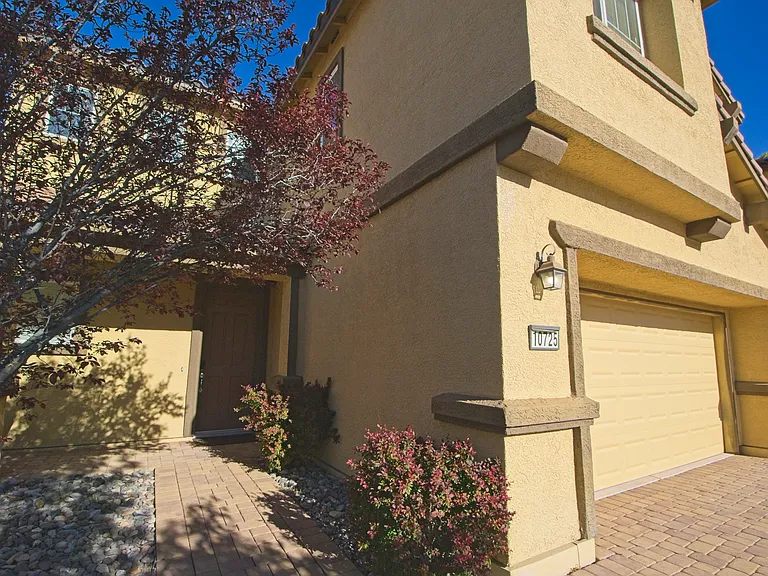 10725 Cordero Dr — Photo 3