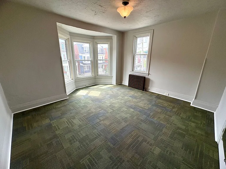 923 W Princess St — Photo 24