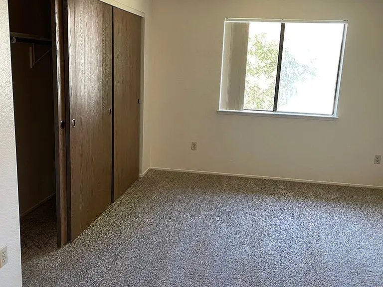 Sunflorin Village Apartments — Photo 30