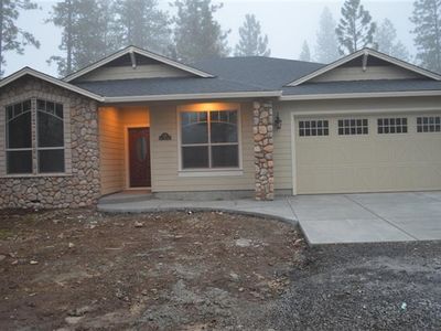 529 Rogue Air Dr, Shady Cove, OR, 97539