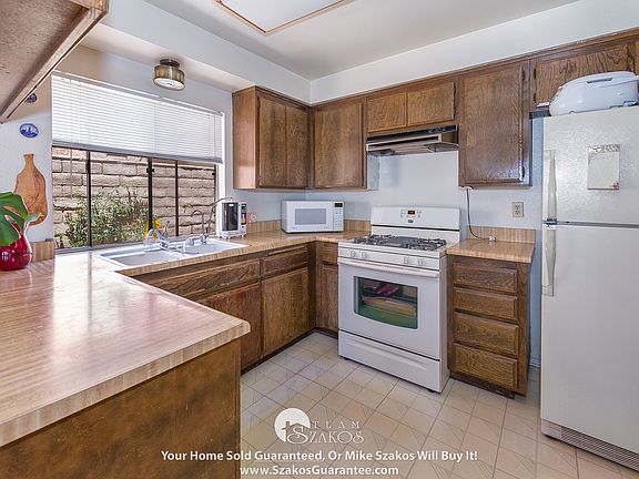 3rd image of 1111 Escalon Dr