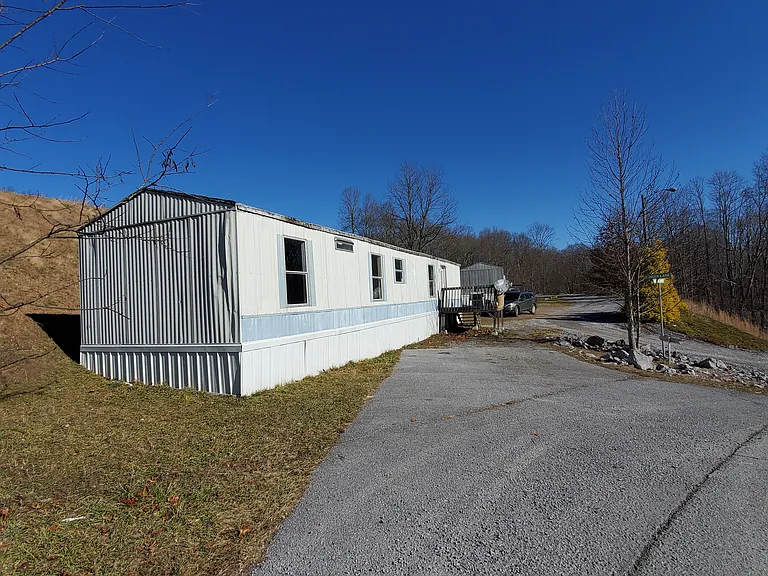 115 Linden Ln — Photo 23