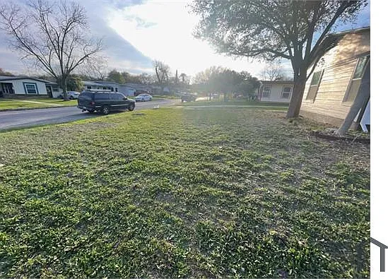 223 Sheila Dr — Photo 6