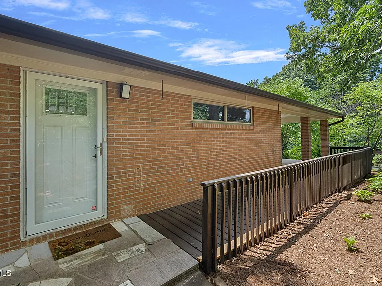 1220 Romans Dr — Photo 7