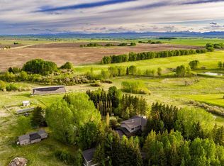4 W Meadows Dr, Rocky View County, AB T3Z3J8