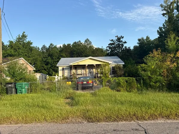 7779 Hancock Dr, Bay Saint Louis, MS 39520
