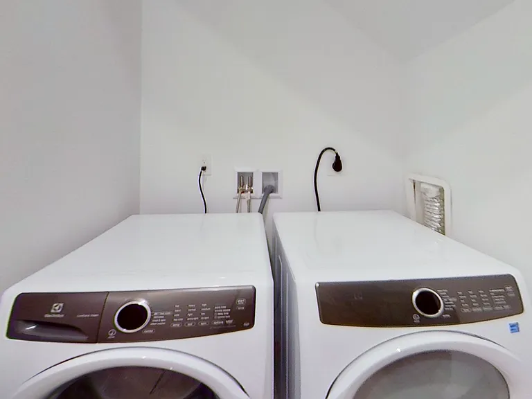 79 Linden St #5 — Photo 9