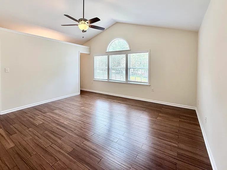 2729 E Shoreham St — Photo 32