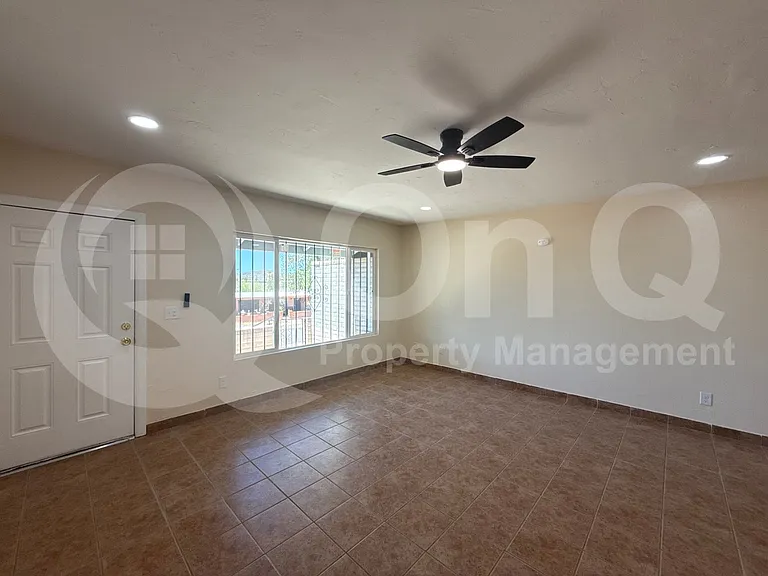1846 W Caravelle Rd — Photo 9