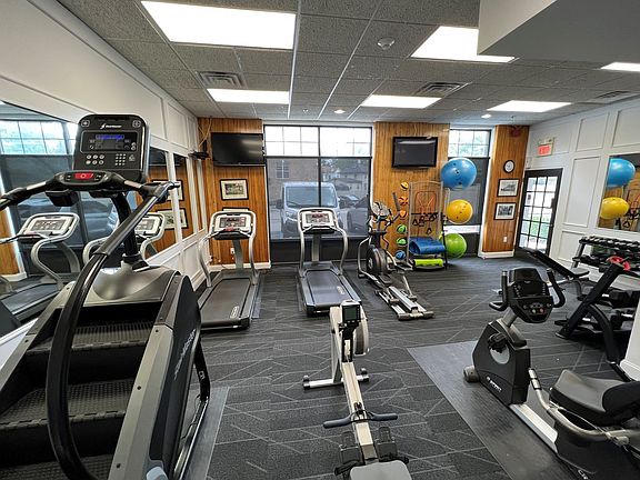 4th image of 691 Bloomfield Ave #1200-004