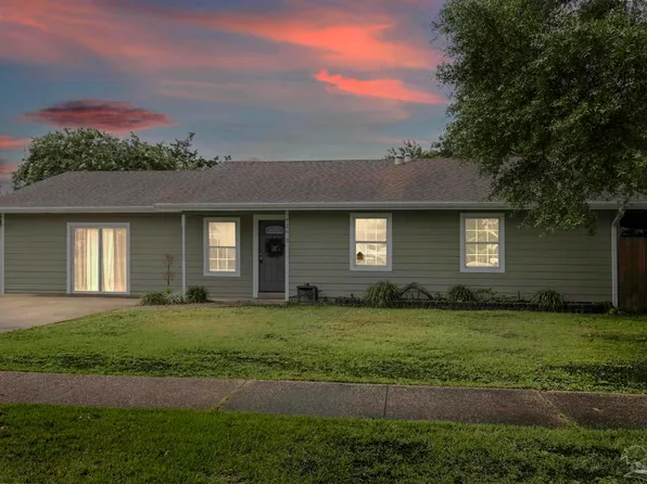 726 E Hollywood Blvd, Mary Esther, FL 32569