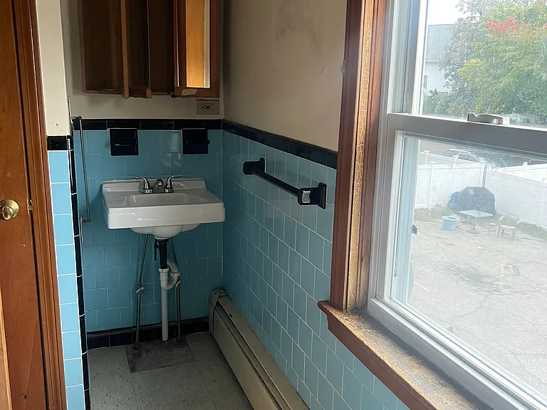 185 Cottage St #C — Photo 5