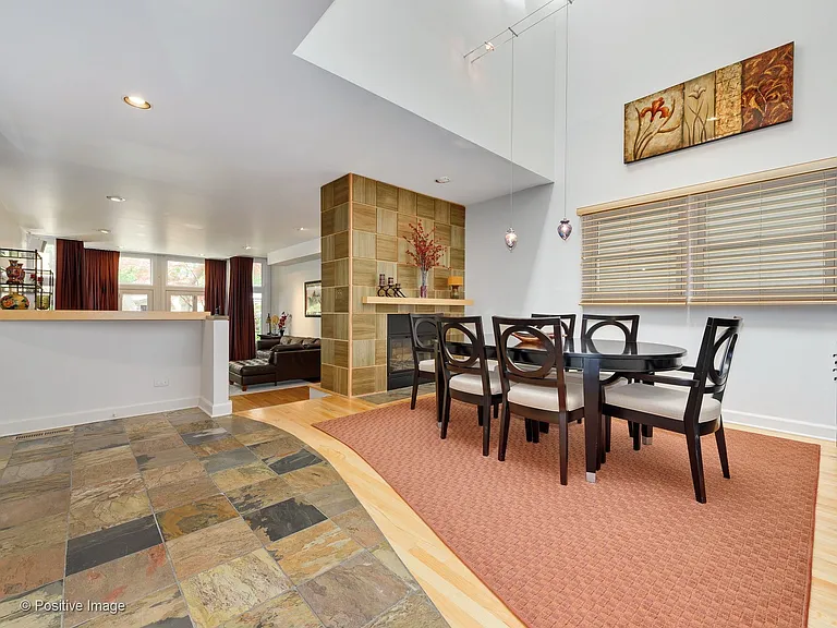 1213 W Roscoe St — Photo 8