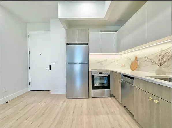 72 South 6th Street image 1 of 4