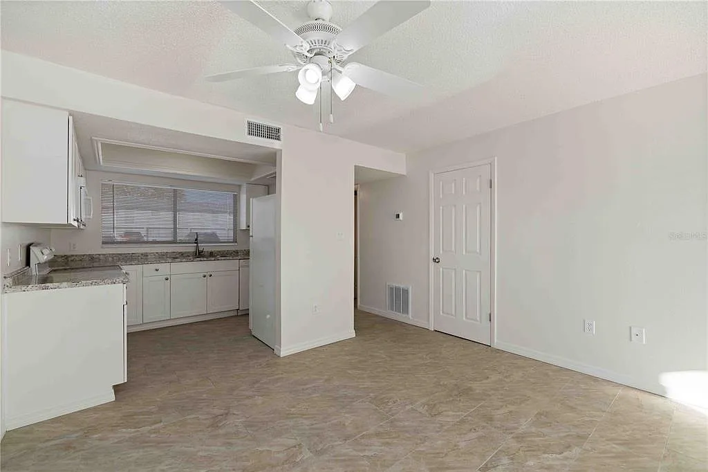 2 bed, 1.5 bath, 884 sqft, $1,800 — Photo 4