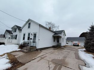 1328 S 17th St, Manitowoc, WI 54220