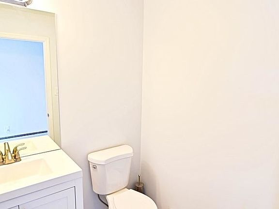 5th image of 21 Peters Dr