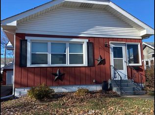 2038 38th St, Rock Island, IL 61201
