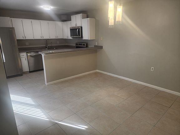 5th image of 3349 Gardens East Dr APT D