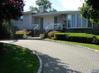 9 Jane Dr, Englewood Cliffs, NJ
