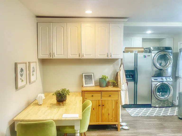 Eat in kitchen area