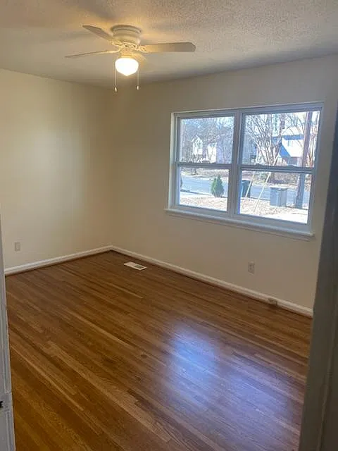 3 bed, 1.5 bath, 1175 sqft, $1,750 — Photo 2